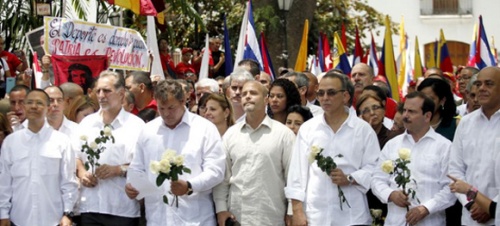 Los Cinco en caracas, rinde tributo a Chávez 